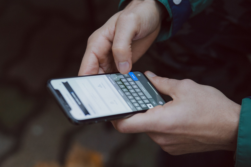 Conversation on smartphone