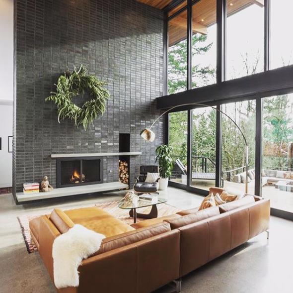 095 living room with brick fireplace